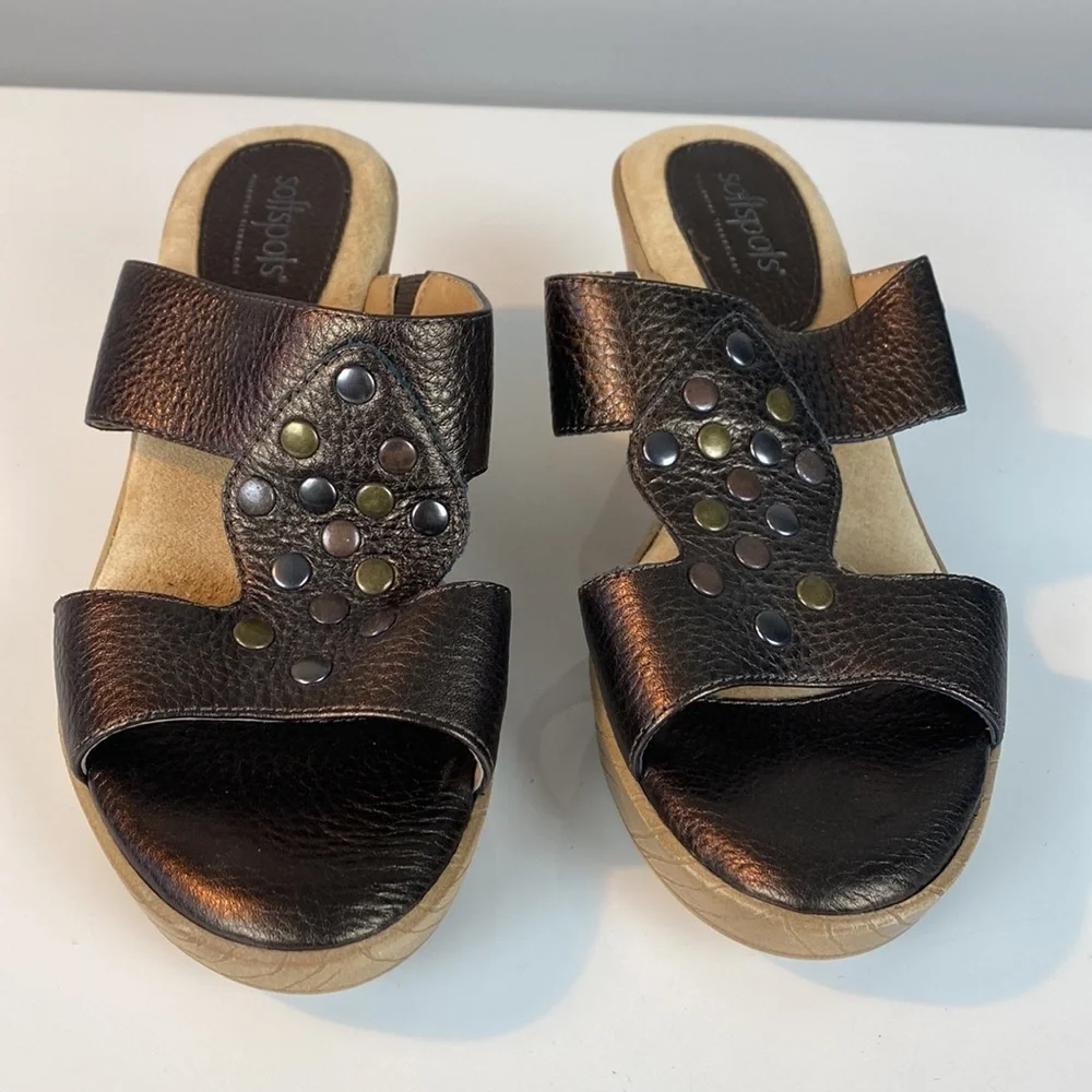 Softspots Bronze Leather Wedge Sandals Size 7.5 W